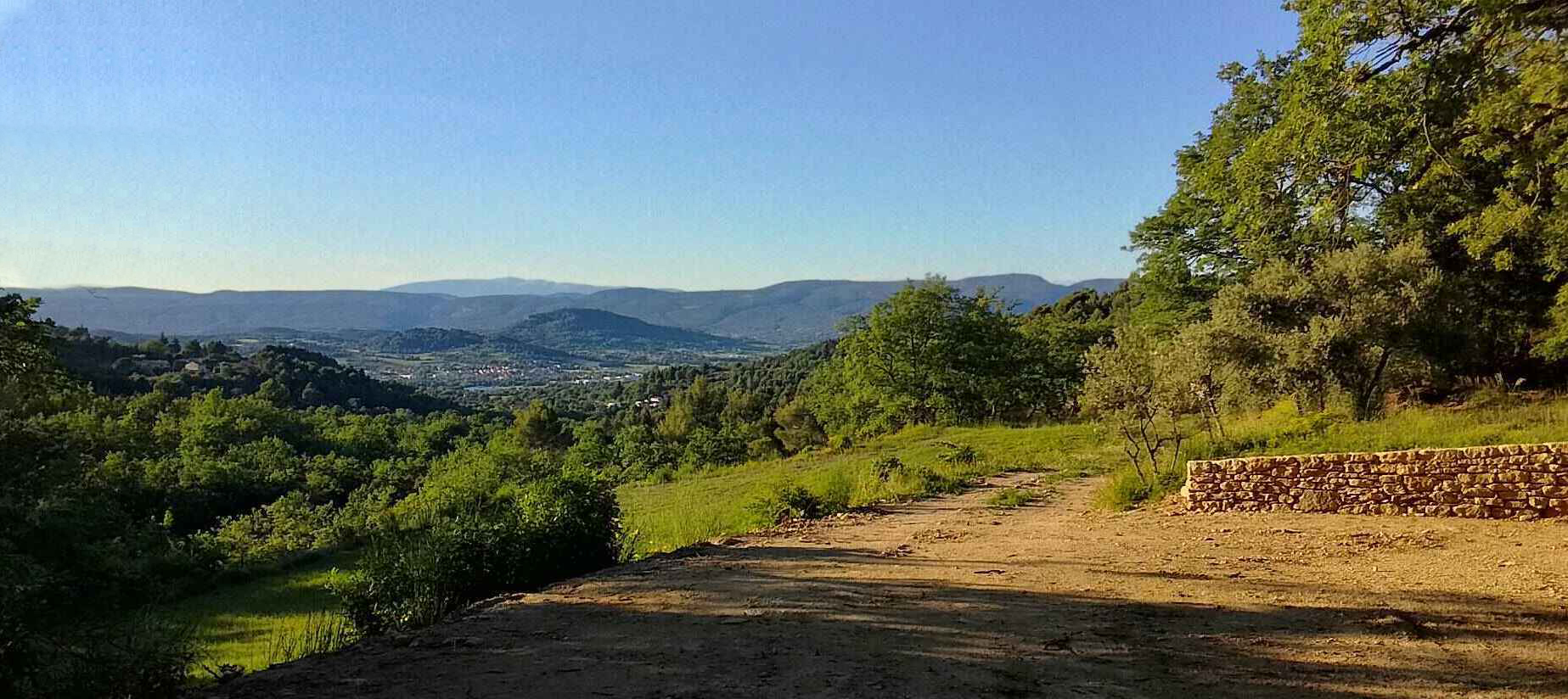 https://espace-ptl.ancv.com/appli/butterfly/data/medias_PA/PHOTOS/871189001001/871189001001a0l9xA15Qv-EXT 06-1 tente vue sur vallée d'Apt et Mont Ventoux - Copie.jpg